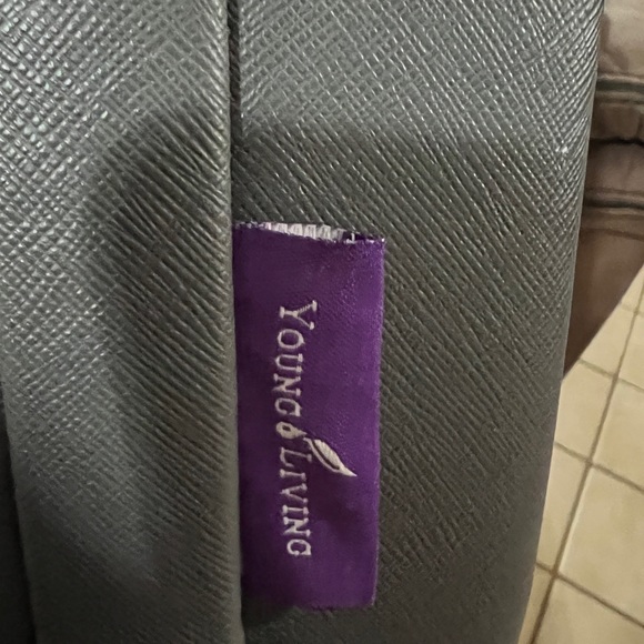 Young Living Essential Oils Carrying Case - Picture 4 of 10